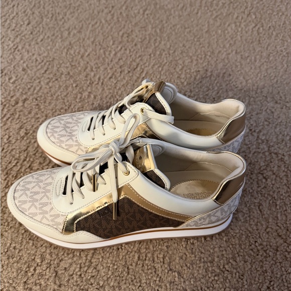 Michael Kors Women’s Sneakers Logo Print White Gold Size 8.5 - Picture 2 of 11
